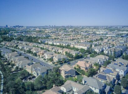 A neighborhood filled with houses during the day